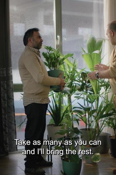 A bit of light (Kami nour), scena da Clip 1
