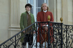 Noah Jupe e Michael Douglas in Benjamin Franklin 1x04