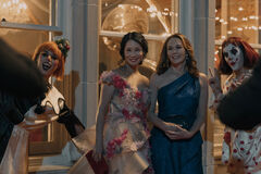 Lucy Liu come Joyce, Diane Lane come Martha Croker in Un uomo vero 1x03