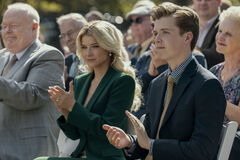 Christian Clemenson, Sarah Jones, Evan Roe in Un uomo vero 1x06