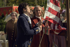 Noah Jupe e Michael Douglas in Benjamin Franklin 1x06