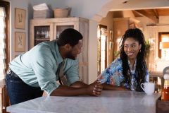 Luke Tennie e Jessica Williams in Shrinking 1x08