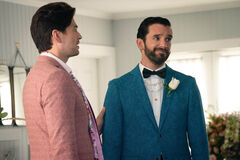 Devin Kawaoka e Michael Urie in Shrinking 1x10