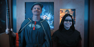 Jessie Ennis e David Hornsby in Mythic Quest: Everlight