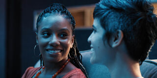 Imani Hakim e Ashly Burch in Mythic Quest 2x01