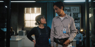 Ashly Birch e Danny Pudi in Mythic Quest 3x04