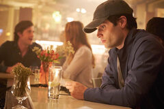 Penn Badgley come Joe Goldberg in You 1x01