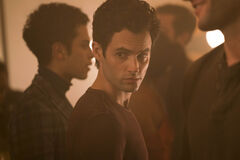 Penn Badgley come Joe Goldberg in You 1x03