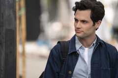 Penn Badgley come Joe Goldberg in You 2x01