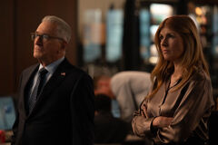 (S-D) Robert De Niro come George Mullen e Connie Britton come Valerie Whitesell in Zero Day 1x04