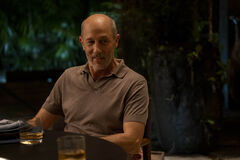 Jon Gries in The White Lotus 3x02