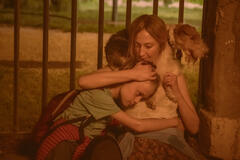 Alba Rohrwacher e Andrea Rossi sul set del film Te l'Avevo detto di Ginevra Elkann