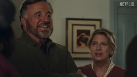 Natale a tutti i costi, scena del film Netflix con Christian De Sica e Angela Finocchiaro