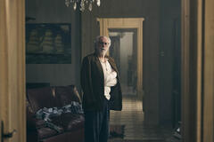 Toni Servillo nel film Caracas