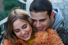 Clara Galle, Julio Peña in A Través De Tu Mirada