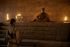 Jess Hong, Russell Yuen in Il problema dei 3 corpi 1x02