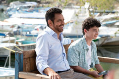 Eugenio Derbez e Raphael Alejandro in Acapulco 2x05
