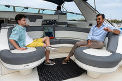 Raphael Alejandro e Eugenio Derbez in Acapulco 2x06