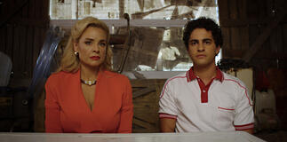 Jessica Collins e Enrique Arrizon in Acapulco 2x07