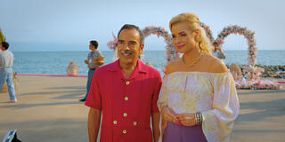 Damián Alcázar e Jessica Collins in Acapulco 2x10