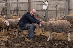 Antonio Albanese nel film Un mondo a parte