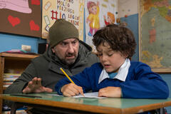 Antonio Albanese, Guglielmo Casale nel film Un mondo a parte