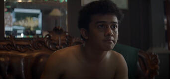 Autobiography di Makbul Mubarak, scena da clip L'inizio