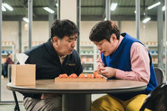 Ryu Seung-ryong, Ahn Jae-hong in Chicken Nugget 1x01