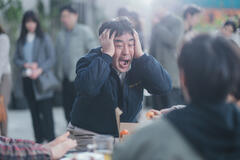 Ryu Seung-ryong in Chicken Nugget 1x02