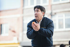 Ryu Seung-ryong in Chicken Nugget 1x03