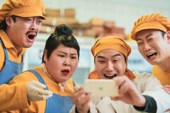 Immagine dal set - Chicken Nugget 1x07