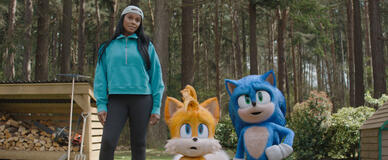 Tika Sumpter come Maddie, Tails (voce di Colleen O'Shaughnessey) e Sonic (voce di Ben Schwartz) in Knuckles, episodio 1, stagione 1