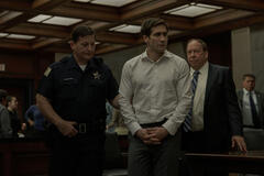 Jake Gyllenhaal e Bill Camp in Presunto innocente 1x01