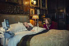 Joely Richardson come Lady Sabrina in The Gentlemen 1x01