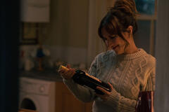 Esther Smith in Trying 3x01