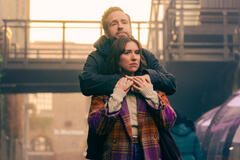 Rafe Spall e Esther Smith in Trying 3x01
