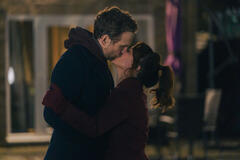 Rafe Spall e Esther Smith in Trying 3x06