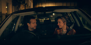 Rafe Spall e Esther Smith in Trying 3x07