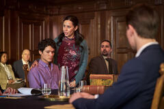 (S-D) Omar Rudberg come Simon, Carmen Gloria Pérez come Linda in Young Royals - Stagione 3