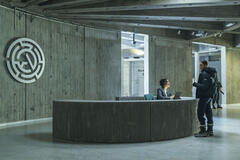 Immagine dal set - Anthracite 1x02