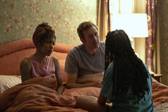 Gabrielle Dennis, Chris O'Dowd e Djouliet Amara in Il premio del destino 1x09
