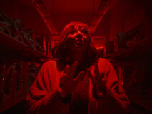 Pam Grier come Athena in Them: The Scare - First Look