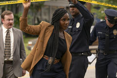 Jeremy Bobb, Deborah Ayorinde in Them - Loro 2x01