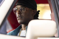 Luke James in Them - Loro 2x01