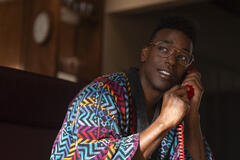 Luke James in Them - Loro 2x02