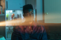 Luke James in Them - Loro 2x04