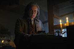 Michael Douglas in Benjamin Franklin 1x03