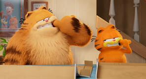 Garfield (voce di Chris Pratt) e suo padre (voce di Samuel L. Jackson) in The Garfield Movie