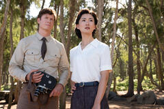 Anders Holm e Mari Yamamoto in Monarch: Legacy of Monsters 1x03