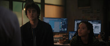 Ren Watabe e Kiersey Clemons in Monarch: Legacy of Monsters 1x01